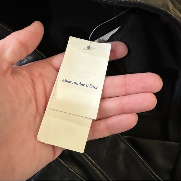 Abercrombie & Fitch Curve Love 90s Straight Ultra Vegan Leather Pant Sz 32 NWT - Picture 3 of 8